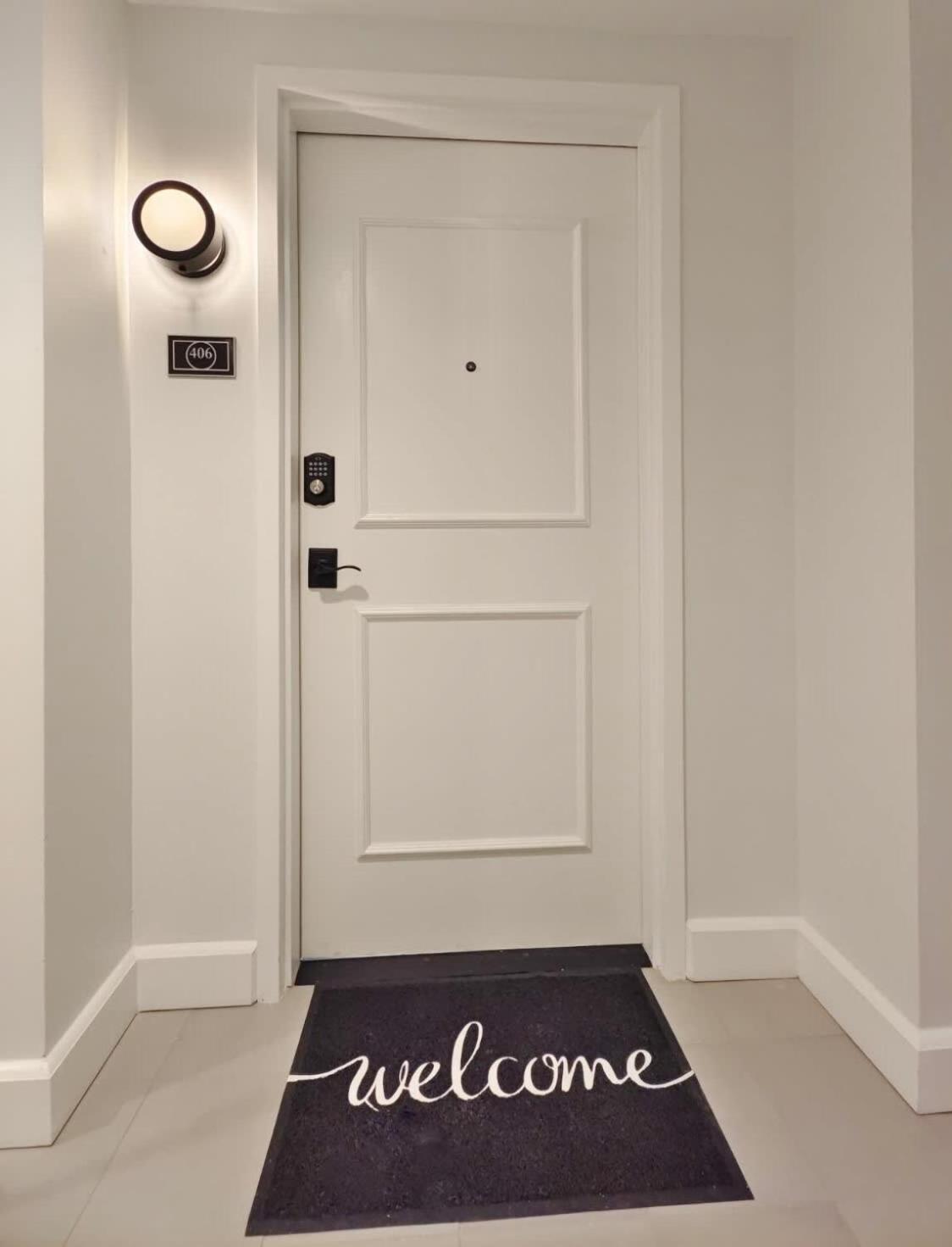 Fun Cozy Apts - 1 25 Mile Walk To Tiaa Bnk Fld Jacksonville Exterior photo