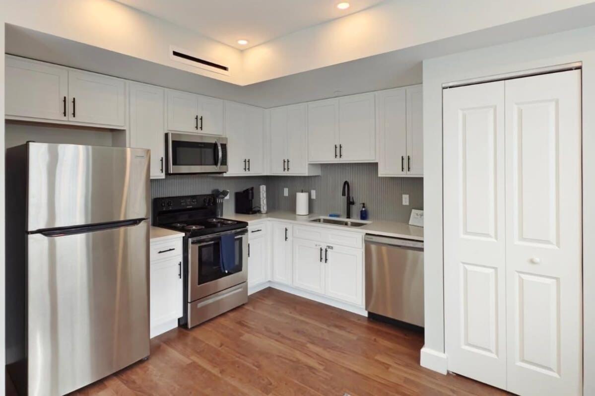 Fun Cozy Apts - 1 25 Mile Walk To Tiaa Bnk Fld Jacksonville Exterior photo